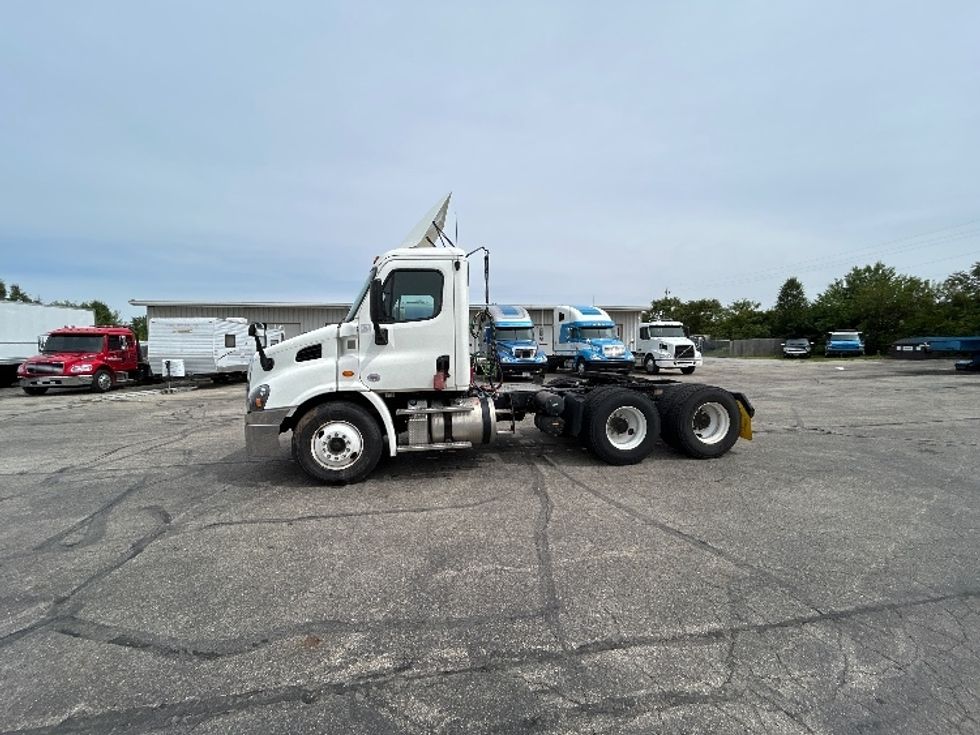 Day Cab Tractor-Heavy Duty Tractors-Freightliner-2019-Cascadia 11364ST-Piqua-OH-541,497\n\t\tmiles-$ 24,000 - Image 4