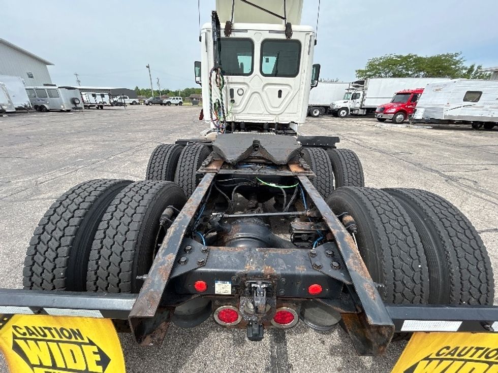Day Cab Tractor-Heavy Duty Tractors-Freightliner-2019-Cascadia 11364ST-Piqua-OH-541,497\n\t\tmiles-$ 24,000 - Image 6