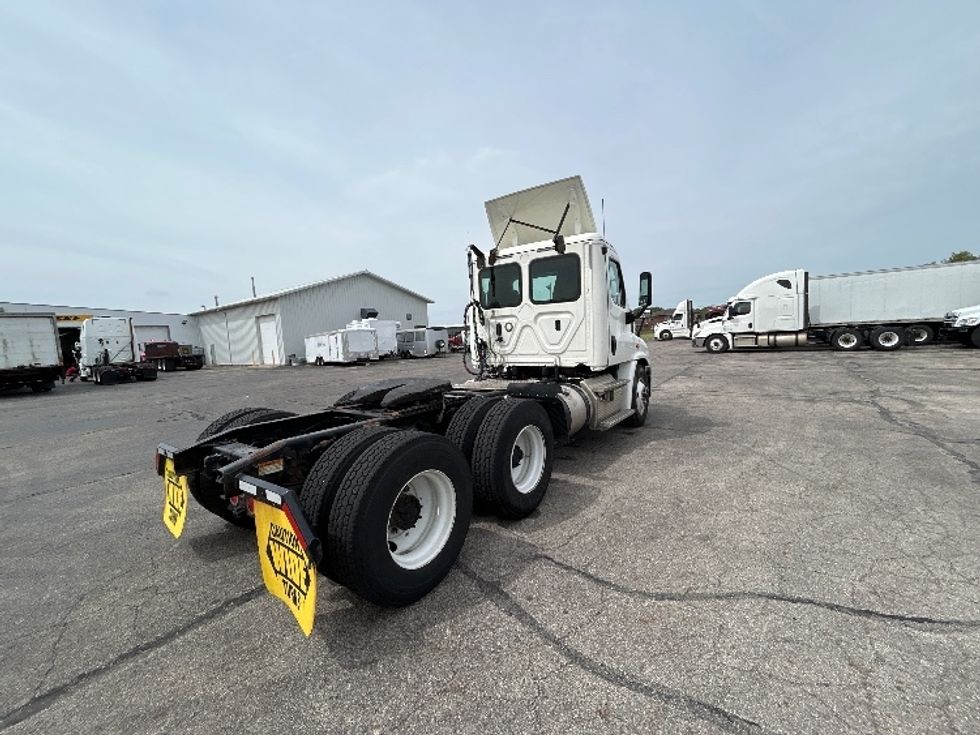 Day Cab Tractor-Heavy Duty Tractors-Freightliner-2019-Cascadia 11364ST-Piqua-OH-541,497\n\t\tmiles-$ 24,000 - Image 7