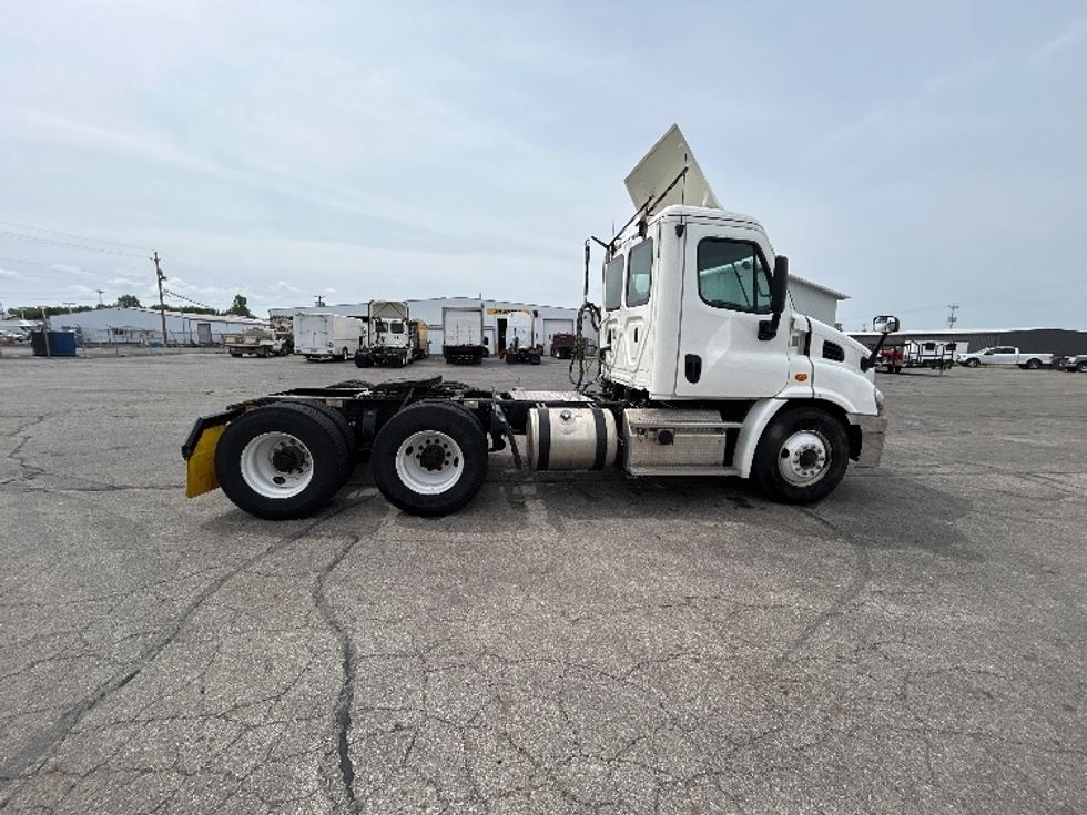 Day Cab Tractor-Heavy Duty Tractors-Freightliner-2019-Cascadia 11364ST-Piqua-OH-541,497\n\t\tmiles-$ 24,000 - Image 8