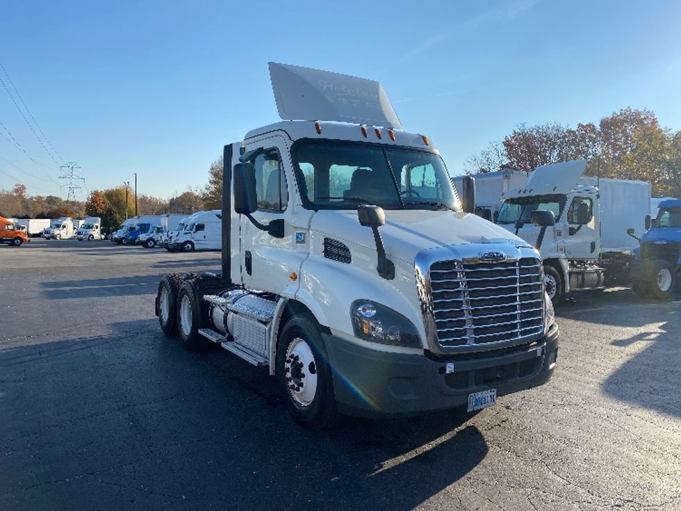 Day Cab Tractor-Heavy Duty Tractors-Freightliner-2019-Cascadia 11364ST-Prince George-VA-137,535\n\t\tmiles-$ 51,500 - Image 1