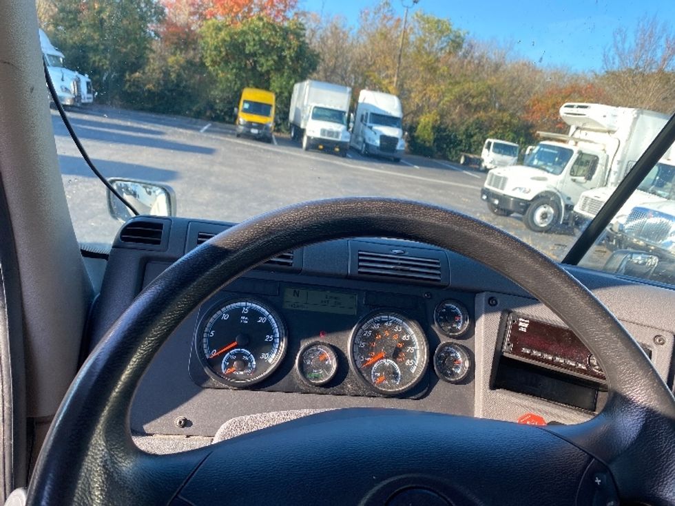 Day Cab Tractor-Heavy Duty Tractors-Freightliner-2019-Cascadia 11364ST-Prince George-VA-137,535\n\t\tmiles-$ 51,500 - Image 11