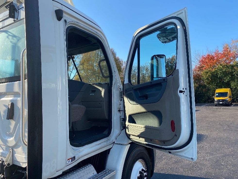 Day Cab Tractor-Heavy Duty Tractors-Freightliner-2019-Cascadia 11364ST-Prince George-VA-137,535\n\t\tmiles-$ 51,500 - Image 12