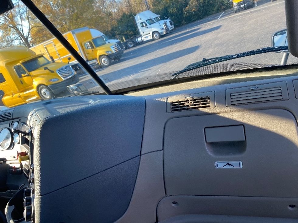 Day Cab Tractor-Heavy Duty Tractors-Freightliner-2019-Cascadia 11364ST-Prince George-VA-137,535\n\t\tmiles-$ 51,500 - Image 13
