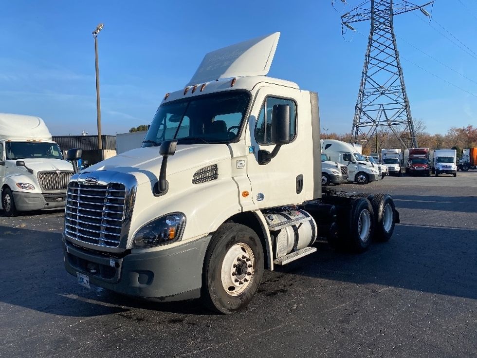 Day Cab Tractor-Heavy Duty Tractors-Freightliner-2019-Cascadia 11364ST-Prince George-VA-137,535\n\t\tmiles-$ 51,500 - Image 3