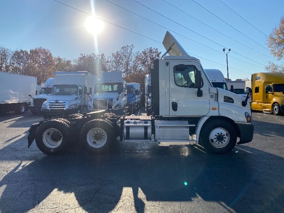 Day Cab Tractor-Heavy Duty Tractors-Freightliner-2019-Cascadia 11364ST-Prince George-VA-137,535\n\t\tmiles-$ 51,500 - Image 8