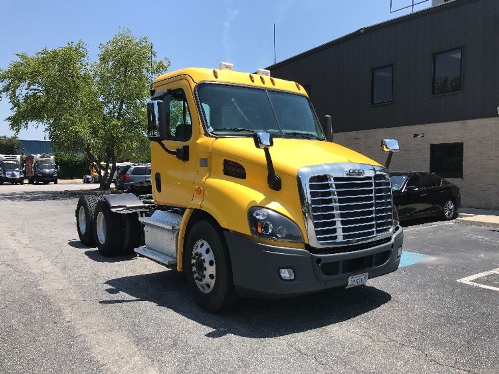 Day Cab Tractor-Heavy Duty Tractors-Freightliner-2019-Cascadia 11364ST-Prince George-VA-385,452\n\t\tmiles-$ 37,500 - Image 1