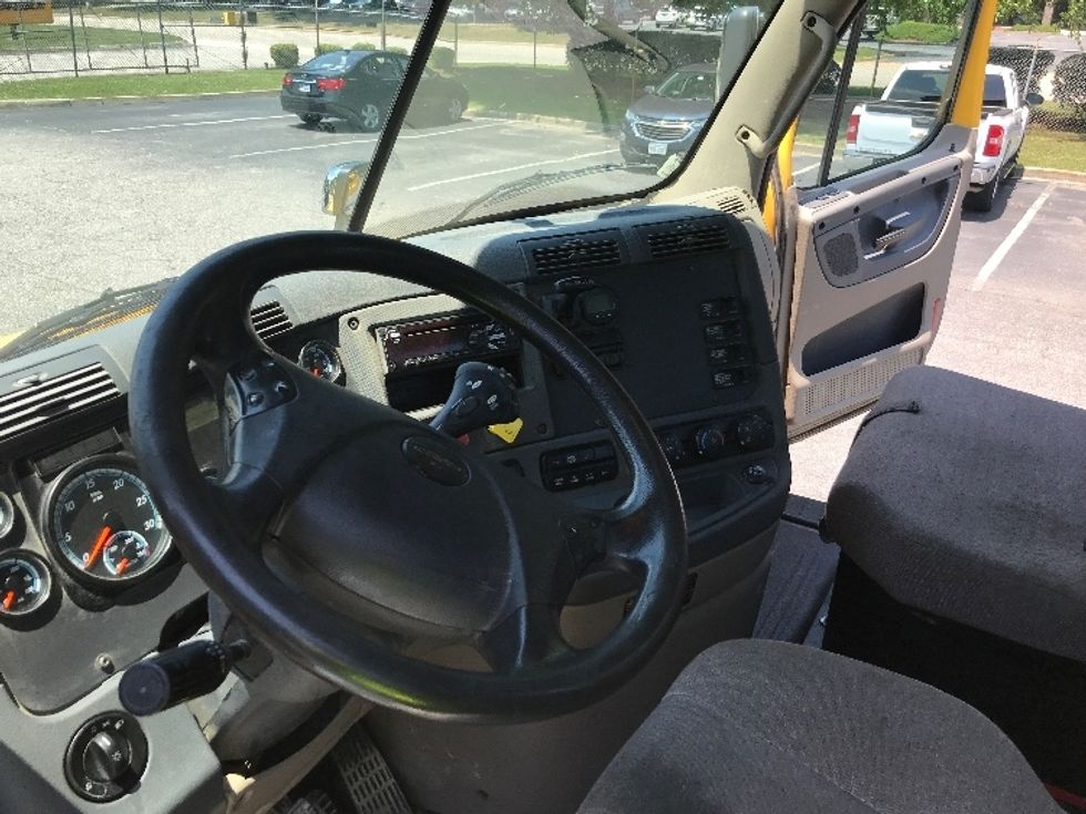 Day Cab Tractor-Heavy Duty Tractors-Freightliner-2019-Cascadia 11364ST-Prince George-VA-385,452\n\t\tmiles-$ 37,500 - Image 10