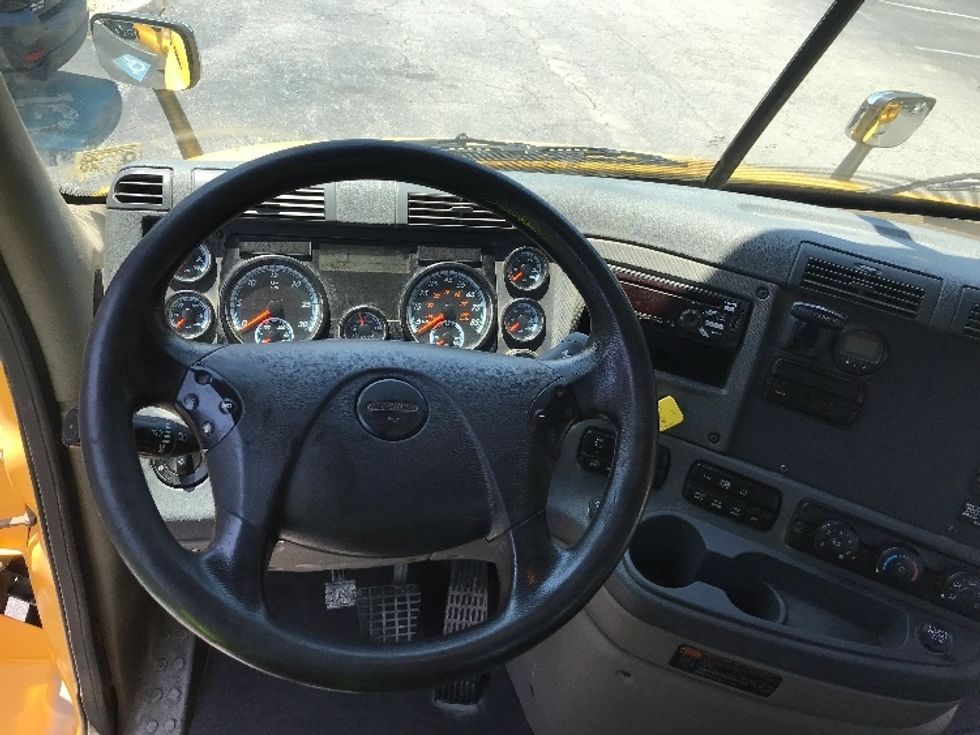 Day Cab Tractor-Heavy Duty Tractors-Freightliner-2019-Cascadia 11364ST-Prince George-VA-385,452\n\t\tmiles-$ 37,500 - Image 11