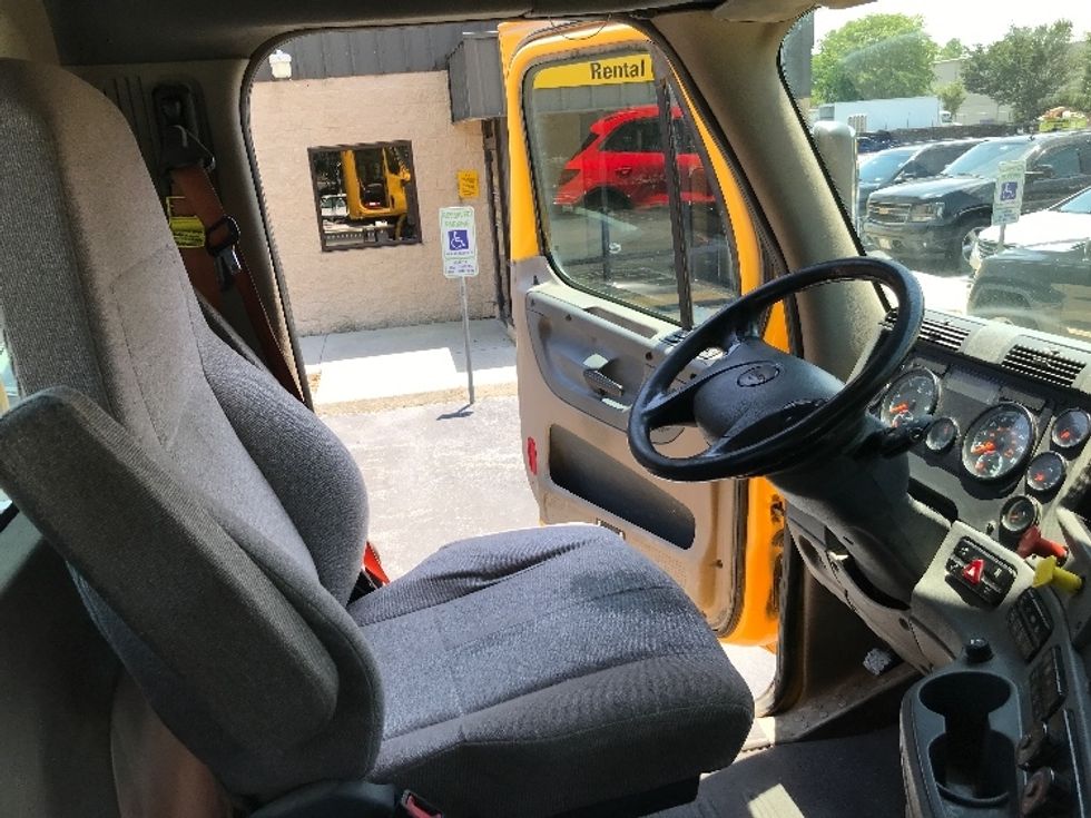 Day Cab Tractor-Heavy Duty Tractors-Freightliner-2019-Cascadia 11364ST-Prince George-VA-385,452\n\t\tmiles-$ 37,500 - Image 14