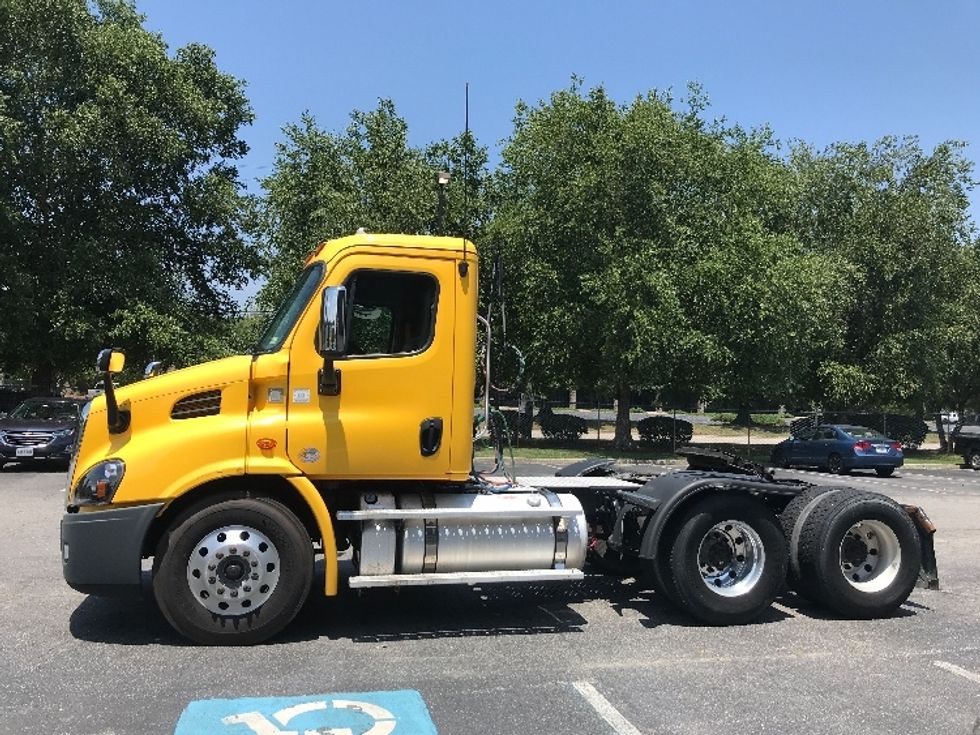 Day Cab Tractor-Heavy Duty Tractors-Freightliner-2019-Cascadia 11364ST-Prince George-VA-385,452\n\t\tmiles-$ 37,500 - Image 4