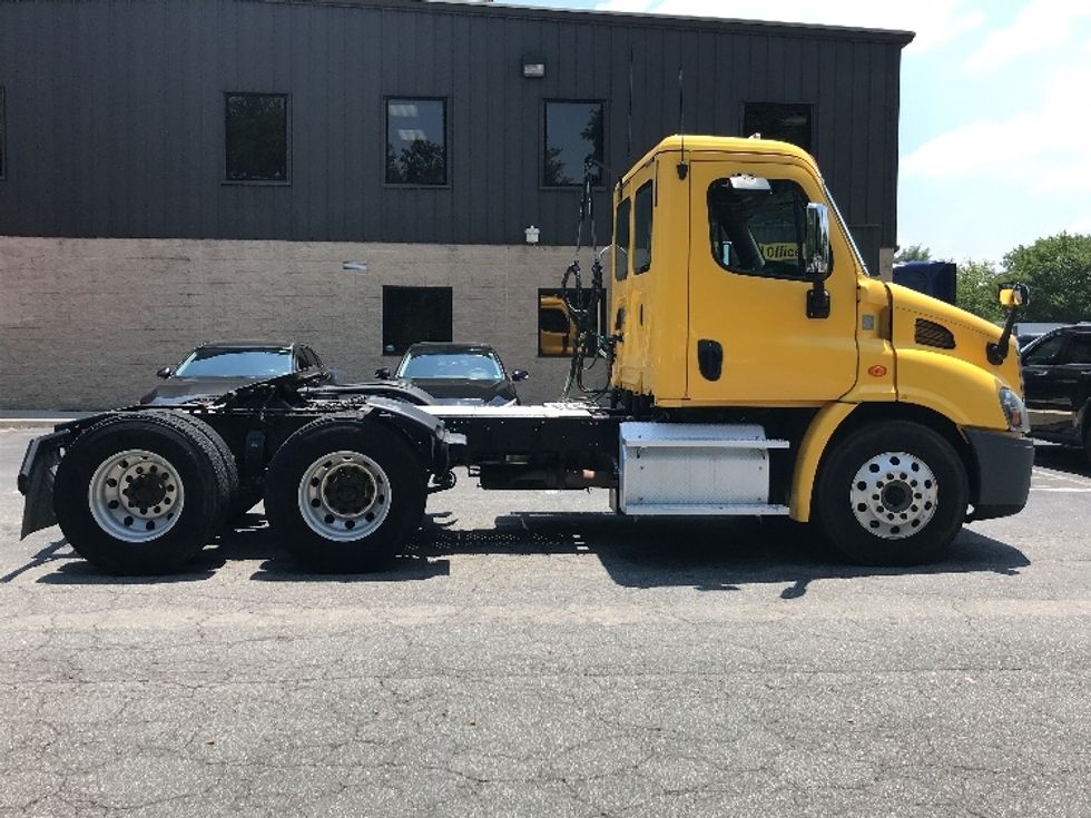 Day Cab Tractor-Heavy Duty Tractors-Freightliner-2019-Cascadia 11364ST-Prince George-VA-385,452\n\t\tmiles-$ 37,500 - Image 8