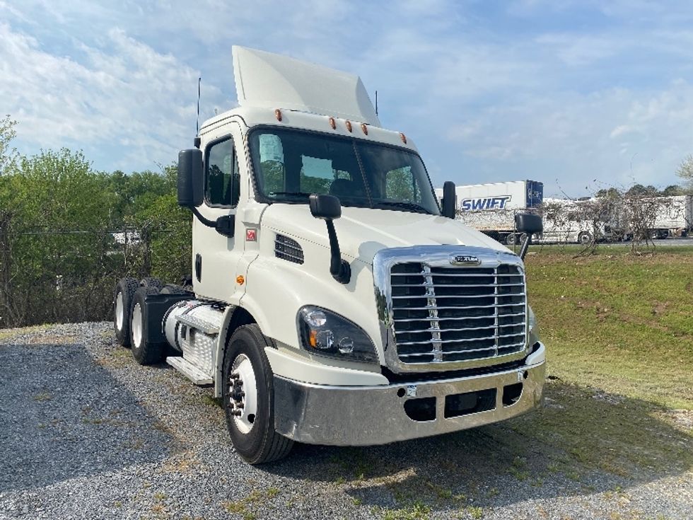 Day Cab Tractor-Heavy Duty Tractors-Freightliner-2019-Cascadia 11364ST-Resaca-GA-271,847\n\t\tmiles-$ 47,750 - Image 1