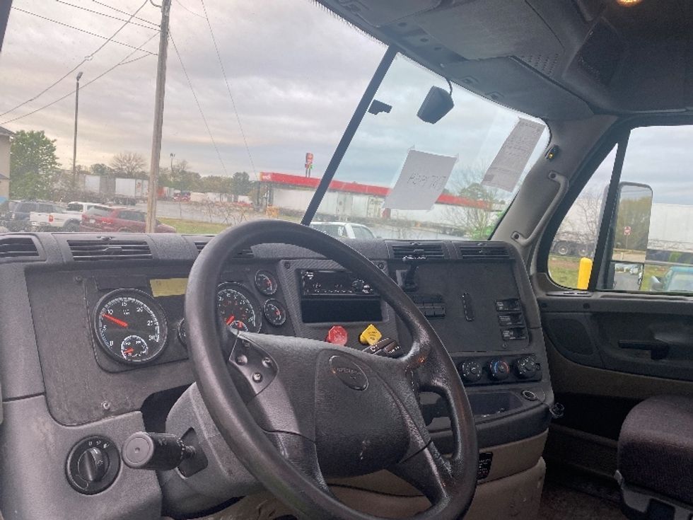 Day Cab Tractor-Heavy Duty Tractors-Freightliner-2019-Cascadia 11364ST-Resaca-GA-271,847\n\t\tmiles-$ 47,750 - Image 10