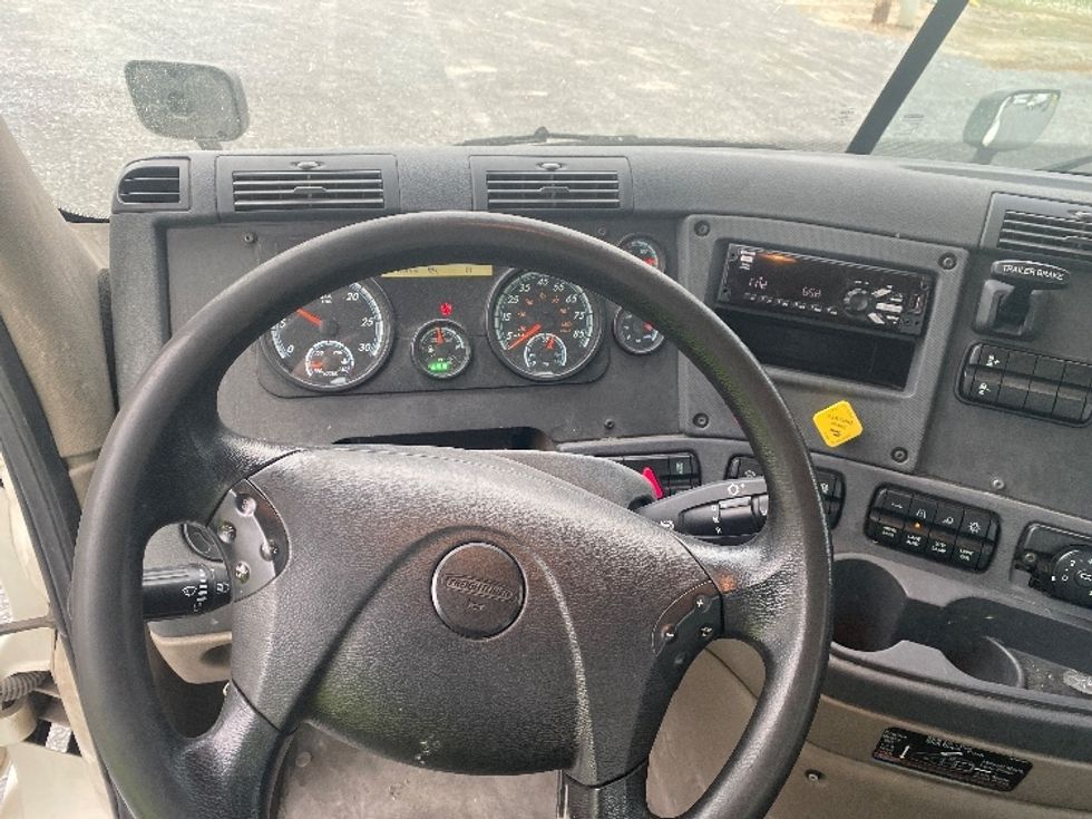 Day Cab Tractor-Heavy Duty Tractors-Freightliner-2019-Cascadia 11364ST-Resaca-GA-271,847\n\t\tmiles-$ 47,750 - Image 11