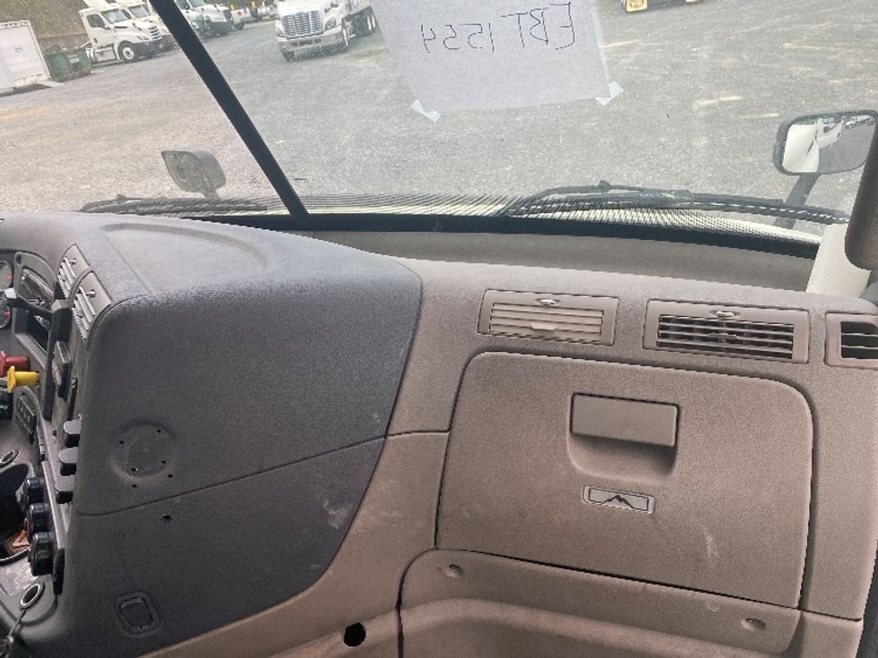 Day Cab Tractor-Heavy Duty Tractors-Freightliner-2019-Cascadia 11364ST-Resaca-GA-271,847\n\t\tmiles-$ 47,750 - Image 13