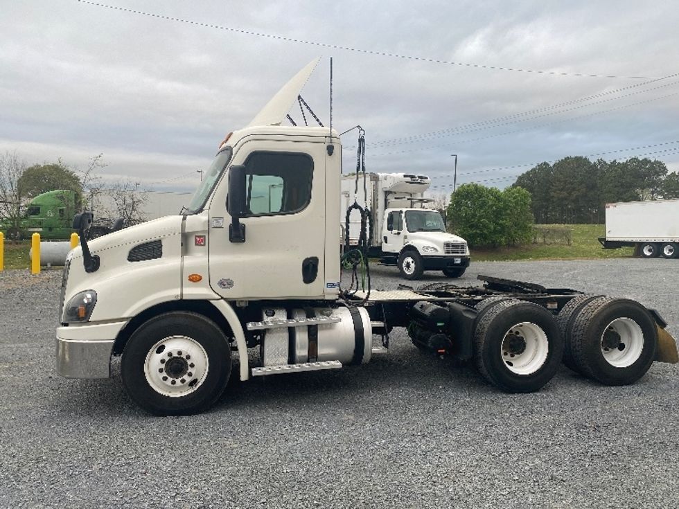 Day Cab Tractor-Heavy Duty Tractors-Freightliner-2019-Cascadia 11364ST-Resaca-GA-271,847\n\t\tmiles-$ 47,750 - Image 4