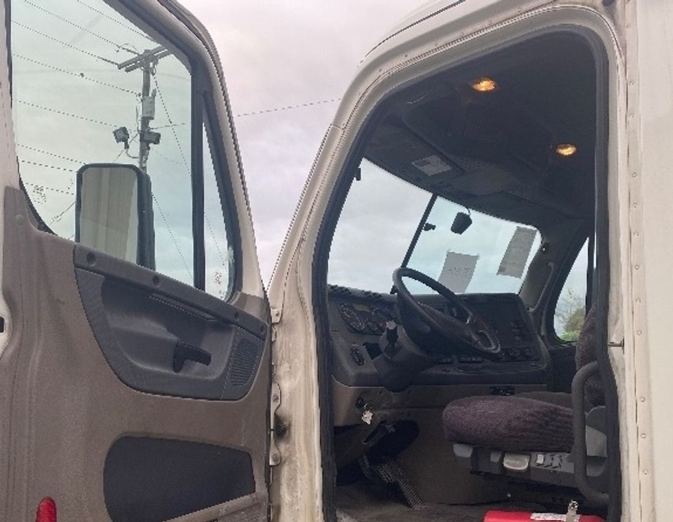 Day Cab Tractor-Heavy Duty Tractors-Freightliner-2019-Cascadia 11364ST-Resaca-GA-271,847\n\t\tmiles-$ 47,750 - Image 9