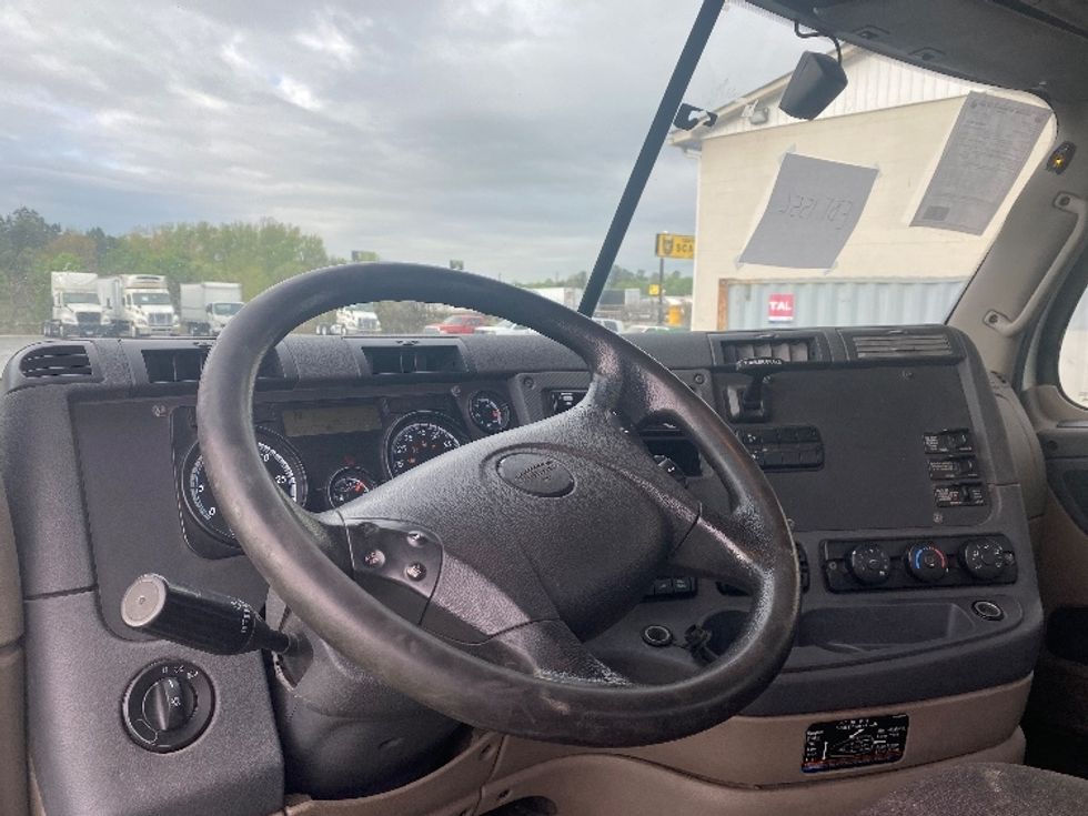 Day Cab Tractor-Heavy Duty Tractors-Freightliner-2019-Cascadia 11364ST-Resaca-GA-307,250\n\t\tmiles-$ 45,250 - Image 10