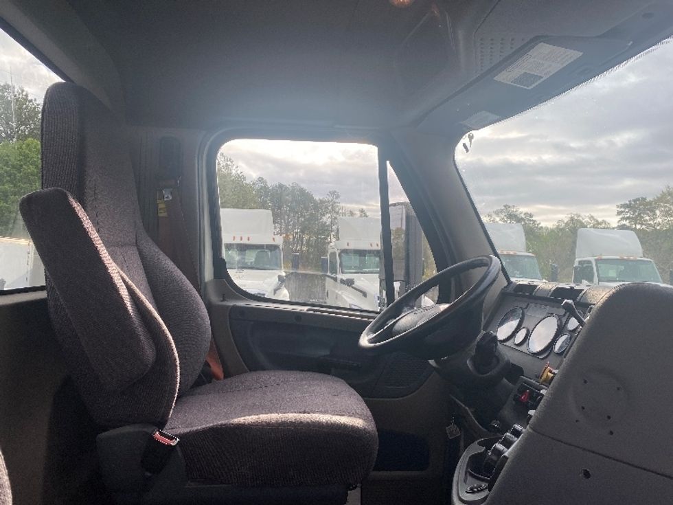 Day Cab Tractor-Heavy Duty Tractors-Freightliner-2019-Cascadia 11364ST-Resaca-GA-307,250\n\t\tmiles-$ 45,250 - Image 14