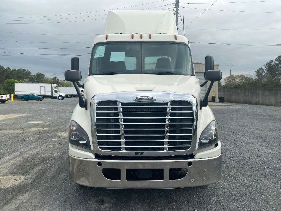 Day Cab Tractor-Heavy Duty Tractors-Freightliner-2019-Cascadia 11364ST-Resaca-GA-307,250\n\t\tmiles-$ 45,250 - Image 2