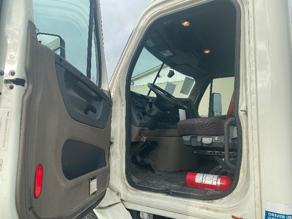 Day Cab Tractor-Heavy Duty Tractors-Freightliner-2019-Cascadia 11364ST-Resaca-GA-307,250\n\t\tmiles-$ 45,250 - Image 9