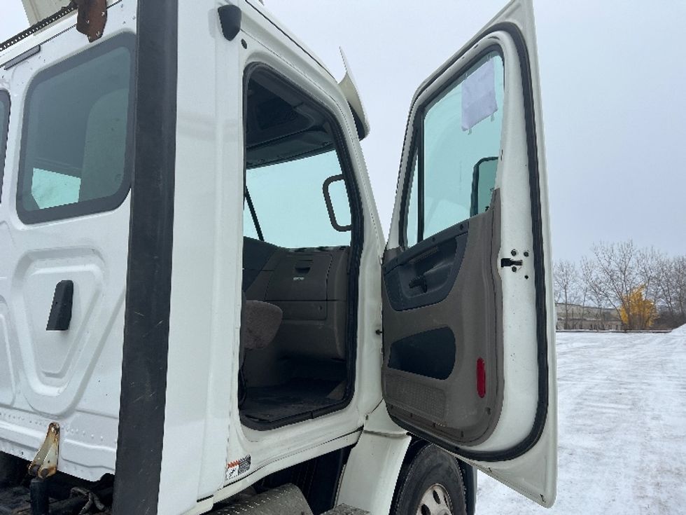 Day Cab Tractor-Heavy Duty Tractors-Freightliner-2019-Cascadia 11364ST-Rochester-NY-146,277\n\t\tmiles-$ 46,250 - Image 12