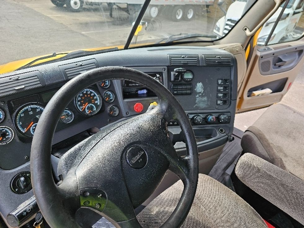 Day Cab Tractor-Heavy Duty Tractors-Freightliner-2019-Cascadia 11364ST-South Plainfield-NJ-454,599\n\t\tmiles-$ 38,000 - Image 10