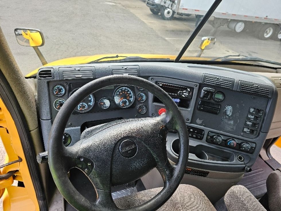 Day Cab Tractor-Heavy Duty Tractors-Freightliner-2019-Cascadia 11364ST-South Plainfield-NJ-454,599\n\t\tmiles-$ 38,000 - Image 11