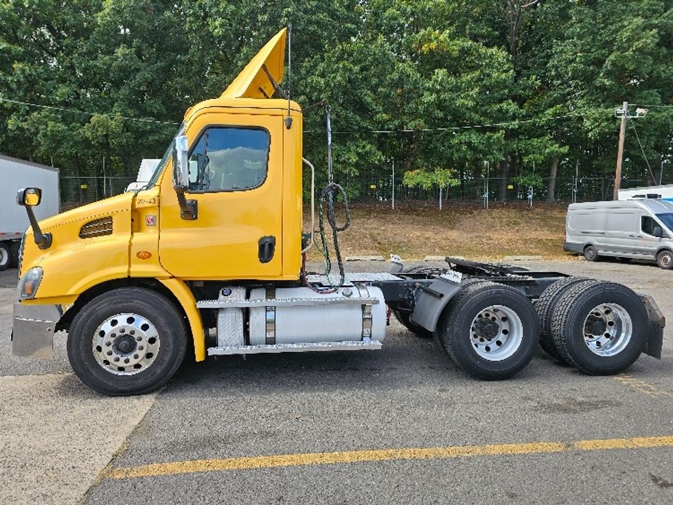Day Cab Tractor-Heavy Duty Tractors-Freightliner-2019-Cascadia 11364ST-South Plainfield-NJ-454,599\n\t\tmiles-$ 38,000 - Image 4