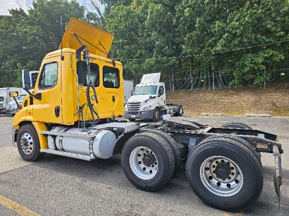 Day Cab Tractor-Heavy Duty Tractors-Freightliner-2019-Cascadia 11364ST-South Plainfield-NJ-454,599\n\t\tmiles-$ 38,000 - Image 5