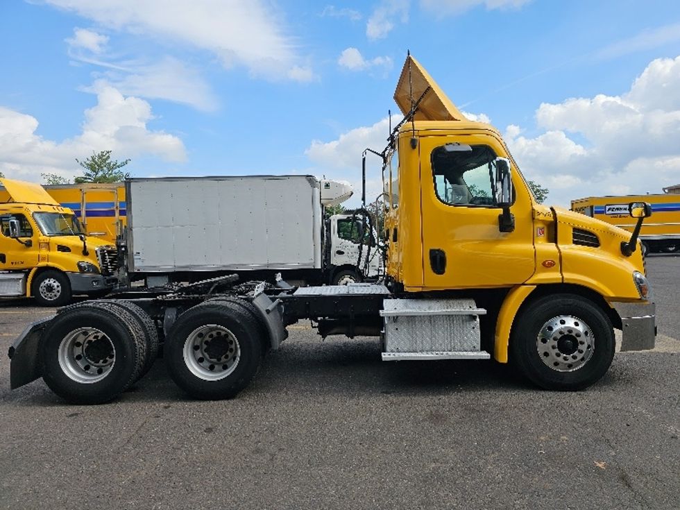 Day Cab Tractor-Heavy Duty Tractors-Freightliner-2019-Cascadia 11364ST-South Plainfield-NJ-454,599\n\t\tmiles-$ 38,000 - Image 8