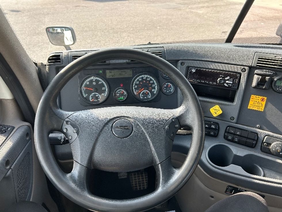 Day Cab Tractor-Heavy Duty Tractors-Freightliner-2019-Cascadia 11364ST-Suffolk-VA-167,283\n\t\tmiles-$ 53,250 - Image 11
