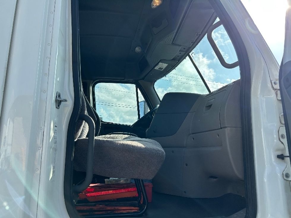 Day Cab Tractor-Heavy Duty Tractors-Freightliner-2019-Cascadia 11364ST-Suffolk-VA-167,283\n\t\tmiles-$ 53,250 - Image 12