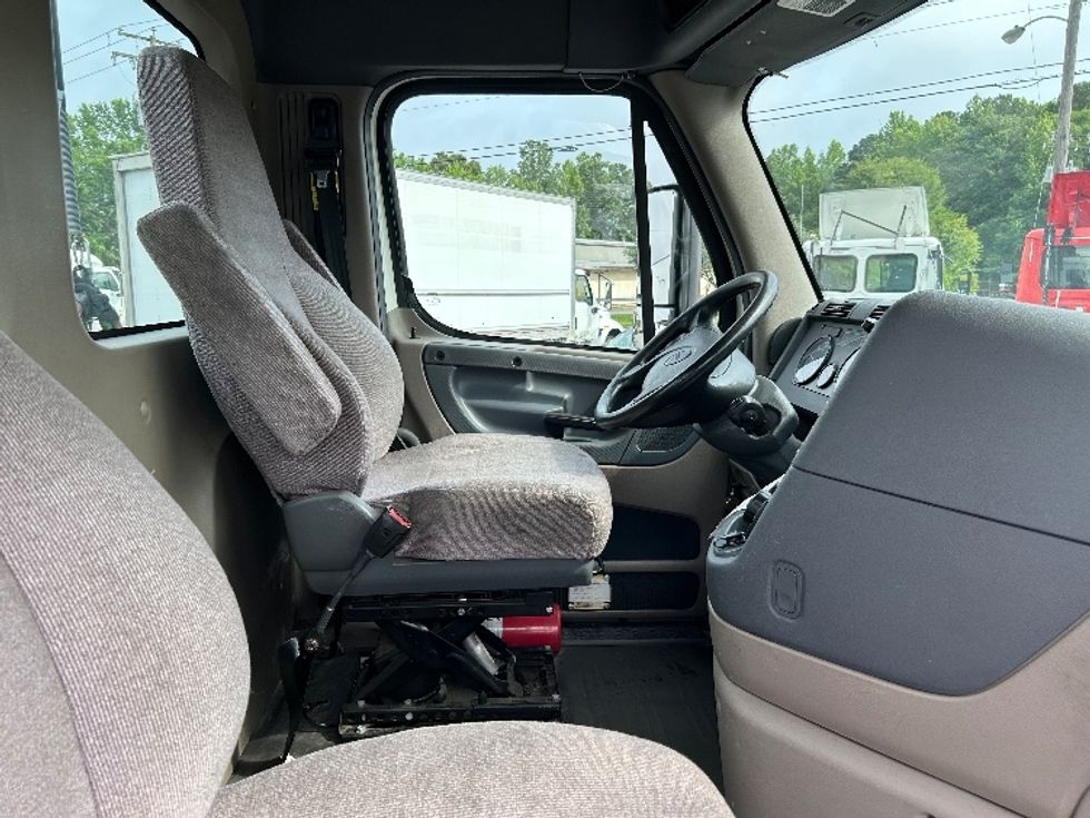 Day Cab Tractor-Heavy Duty Tractors-Freightliner-2019-Cascadia 11364ST-Suffolk-VA-167,283\n\t\tmiles-$ 53,250 - Image 14