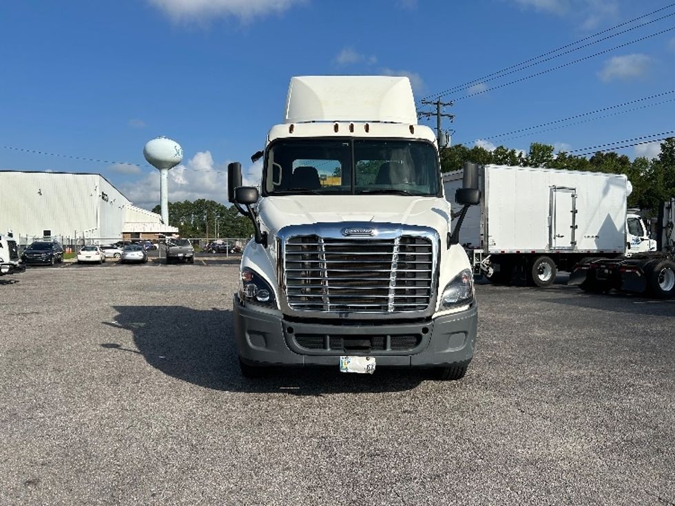 Day Cab Tractor-Heavy Duty Tractors-Freightliner-2019-Cascadia 11364ST-Suffolk-VA-167,283\n\t\tmiles-$ 53,250 - Image 2