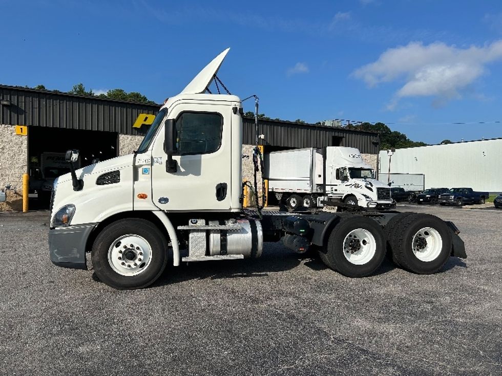 Day Cab Tractor-Heavy Duty Tractors-Freightliner-2019-Cascadia 11364ST-Suffolk-VA-167,283\n\t\tmiles-$ 53,250 - Image 4
