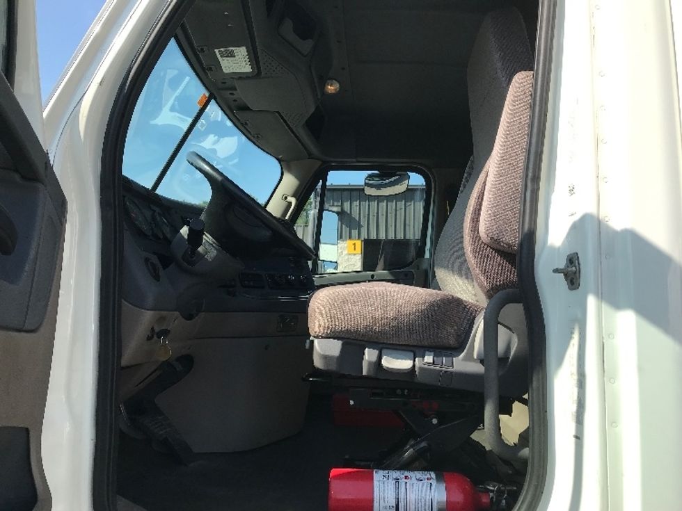 Day Cab Tractor-Heavy Duty Tractors-Freightliner-2019-Cascadia 11364ST-Suffolk-VA-167,283\n\t\tmiles-$ 53,250 - Image 9