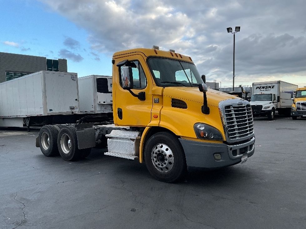 Day Cab Tractor-Heavy Duty Tractors-Freightliner-2019-Cascadia 11364ST-Sun Valley-CA-287,353\n\t\tmiles-$ 44,250 - Image 1