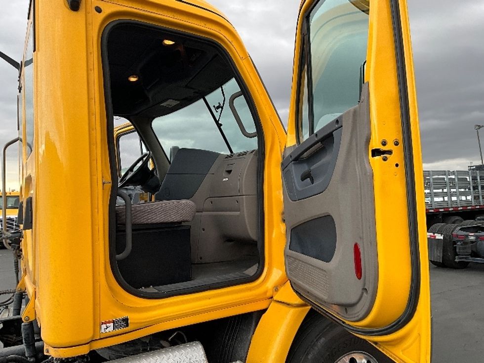 Day Cab Tractor-Heavy Duty Tractors-Freightliner-2019-Cascadia 11364ST-Sun Valley-CA-287,353\n\t\tmiles-$ 44,250 - Image 12