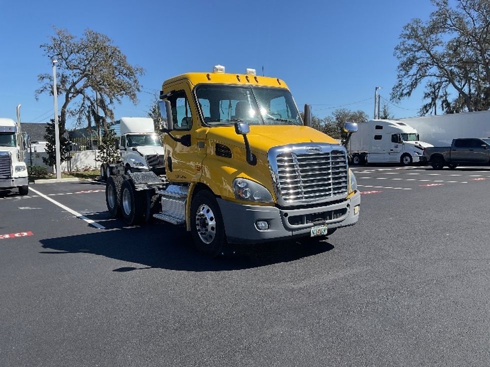 Day Cab Tractor-Heavy Duty Tractors-Freightliner-2019-Cascadia 11364ST-Tampa-FL-434,822\n\t\tmiles-$ 37,250 - Image 1
