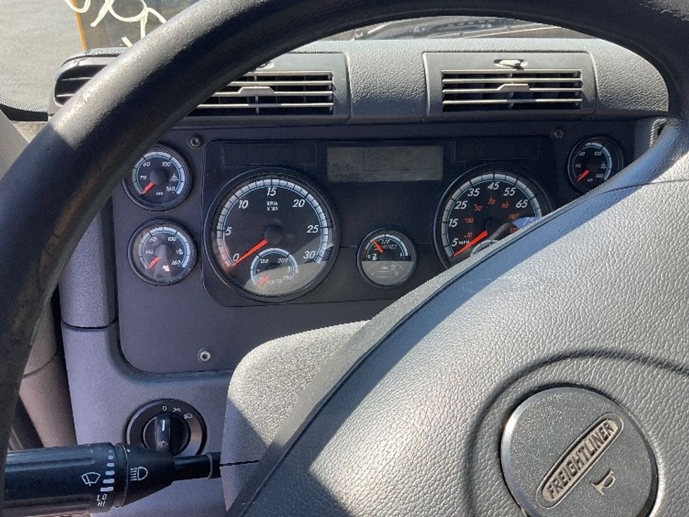 Day Cab Tractor-Heavy Duty Tractors-Freightliner-2019-Cascadia 11364ST-Tampa-FL-434,822\n\t\tmiles-$ 37,250 - Image 11