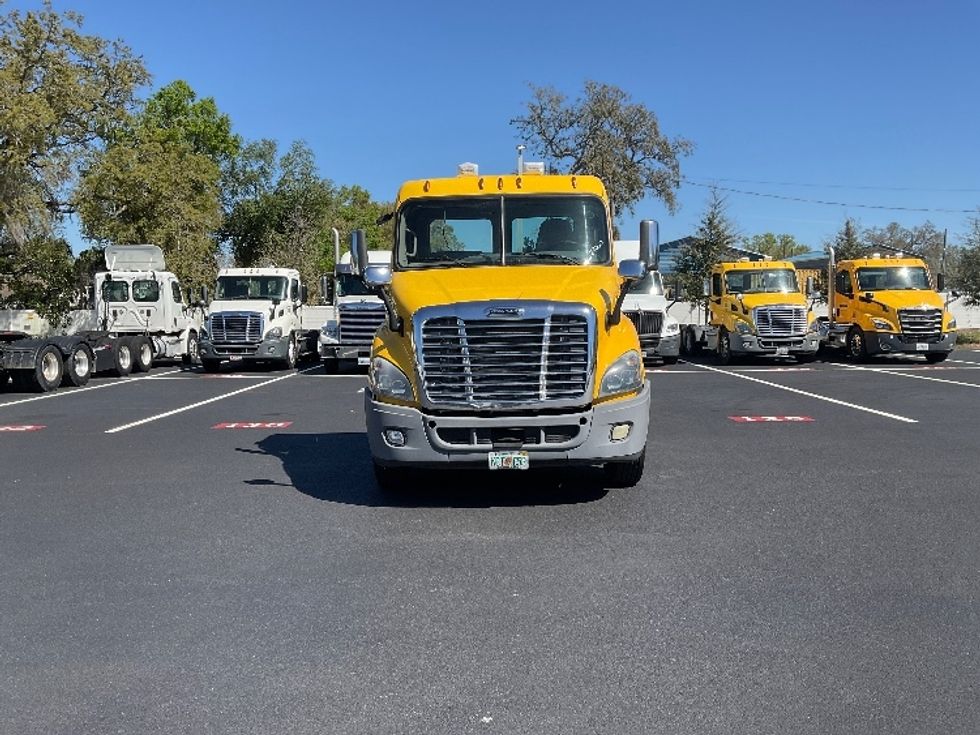 Day Cab Tractor-Heavy Duty Tractors-Freightliner-2019-Cascadia 11364ST-Tampa-FL-434,822\n\t\tmiles-$ 37,250 - Image 2