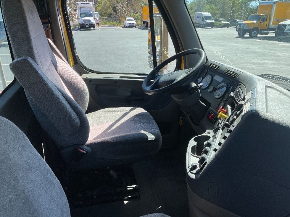 Day Cab Tractor-Heavy Duty Tractors-Freightliner-2019-Cascadia 11364ST-Tampa-FL-435,510\n\t\tmiles-$ 30,500 - Image 14