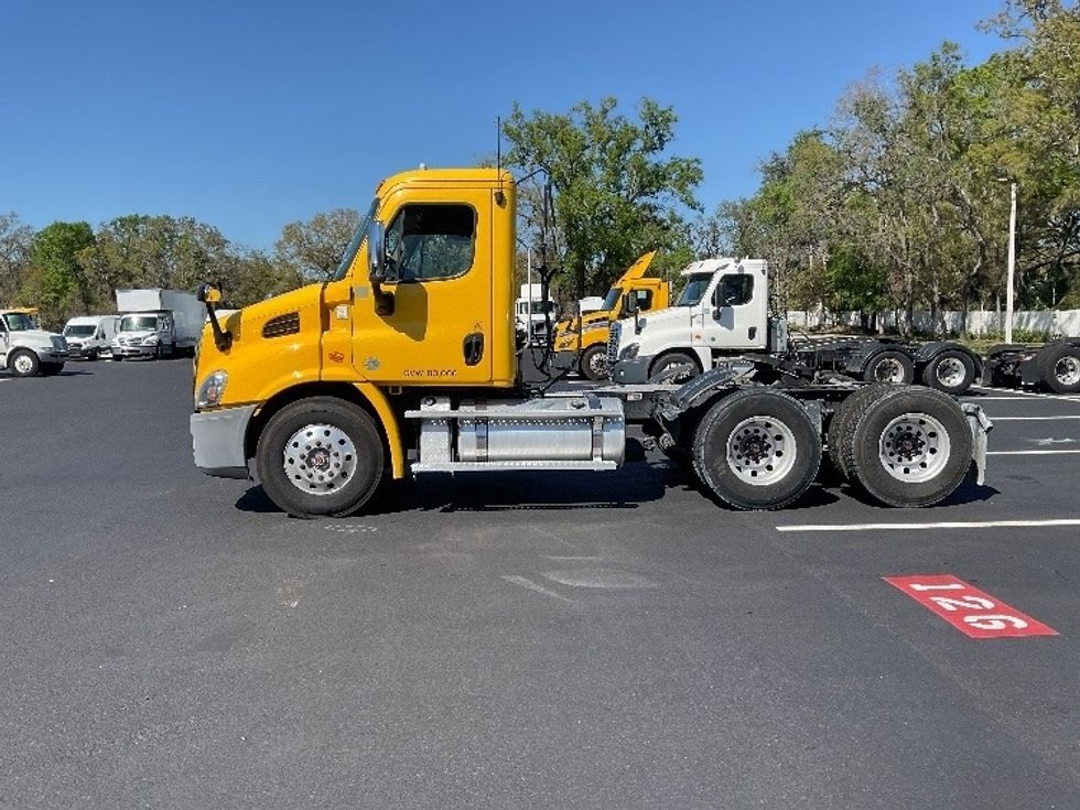 Day Cab Tractor-Heavy Duty Tractors-Freightliner-2019-Cascadia 11364ST-Tampa-FL-435,510\n\t\tmiles-$ 30,500 - Image 4