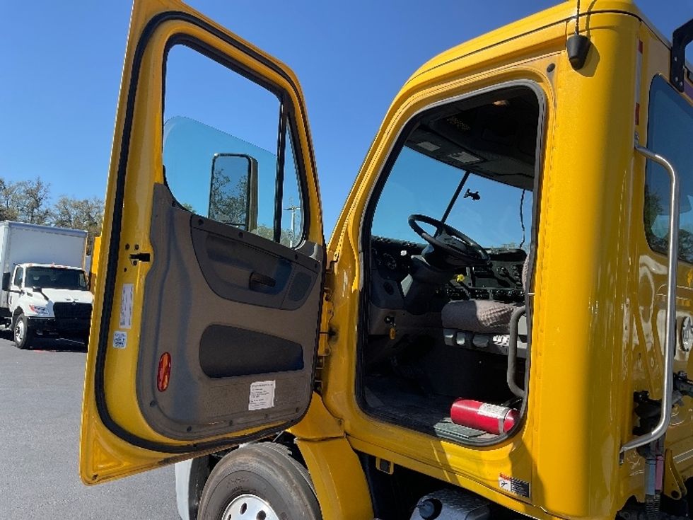 Day Cab Tractor-Heavy Duty Tractors-Freightliner-2019-Cascadia 11364ST-Tampa-FL-435,510\n\t\tmiles-$ 30,500 - Image 9