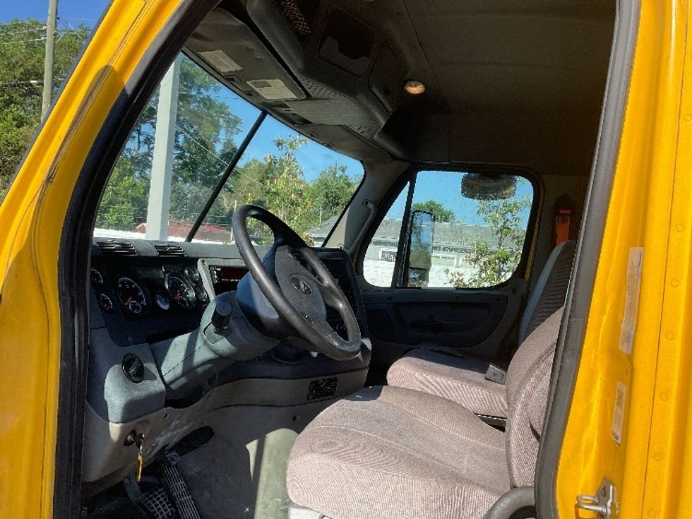 Day Cab Tractor-Heavy Duty Tractors-Freightliner-2019-Cascadia 11364ST-Tampa-FL-461,986\n\t\tmiles-$ 33,250 - Image 10