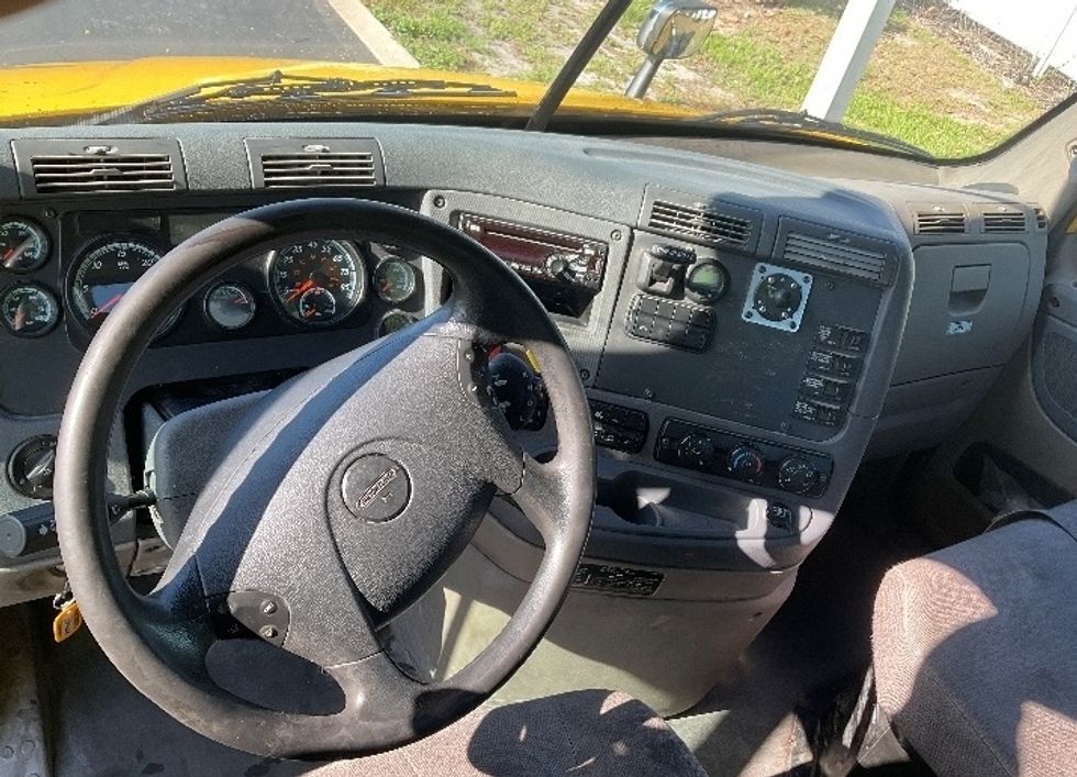 Day Cab Tractor-Heavy Duty Tractors-Freightliner-2019-Cascadia 11364ST-Tampa-FL-461,986\n\t\tmiles-$ 33,250 - Image 11