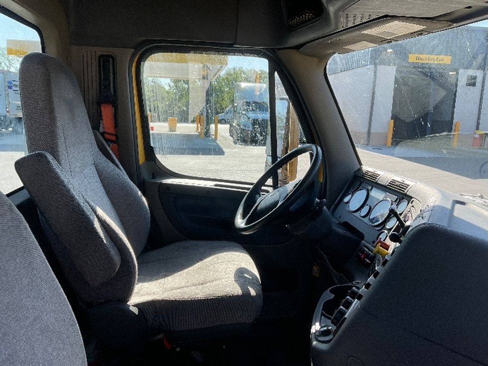 Day Cab Tractor-Heavy Duty Tractors-Freightliner-2019-Cascadia 11364ST-Tampa-FL-461,986\n\t\tmiles-$ 33,250 - Image 14