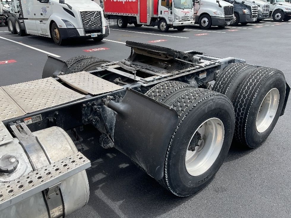 Day Cab Tractor-Heavy Duty Tractors-Freightliner-2019-Cascadia 11364ST-Tampa-FL-461,986\n\t\tmiles-$ 33,250 - Image 17